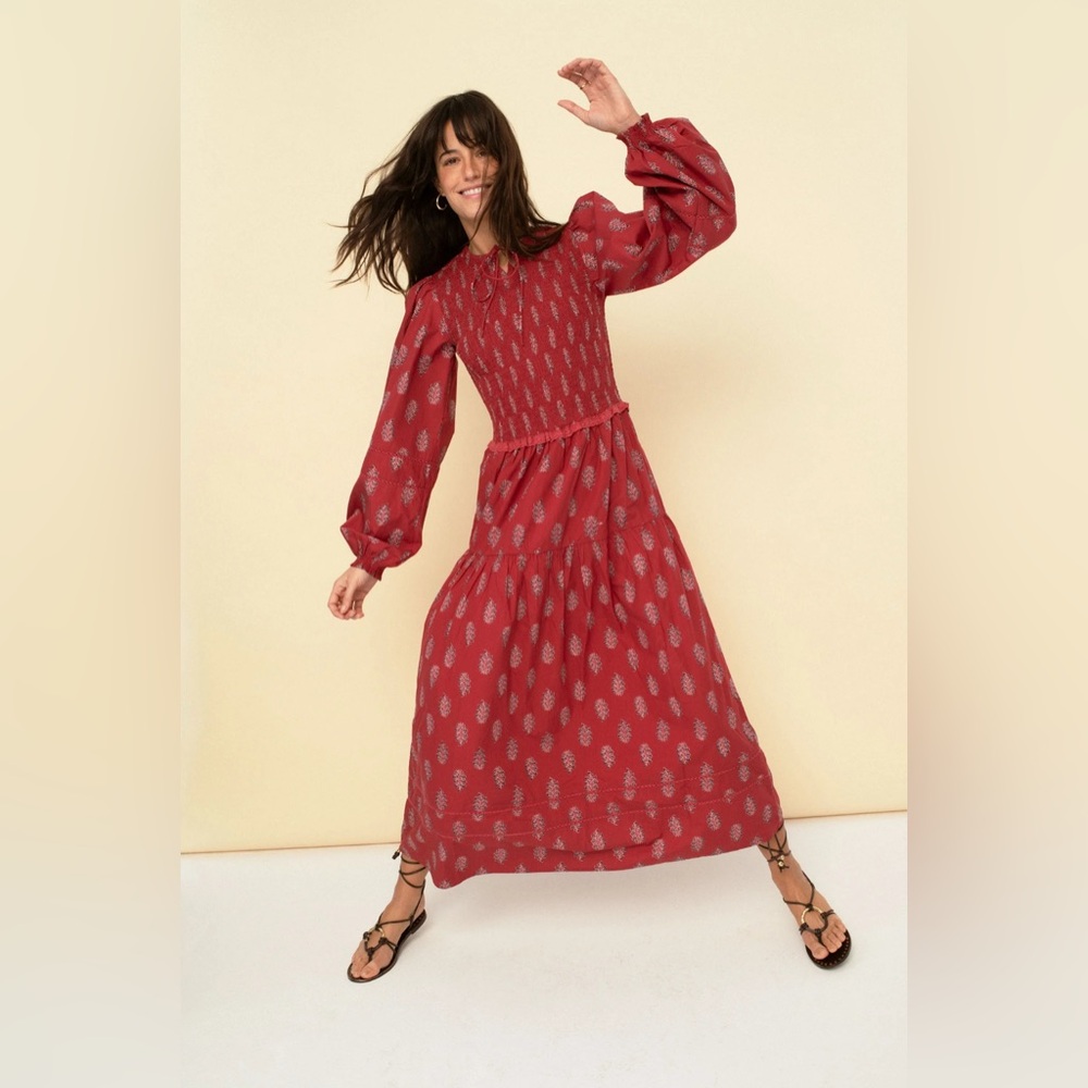 Elegant Red Maxi Dress - Picture 4 of 4